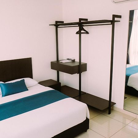 Ramada Suites By Wyndham The Straits ג'והור בהרו מראה חיצוני תמונה
