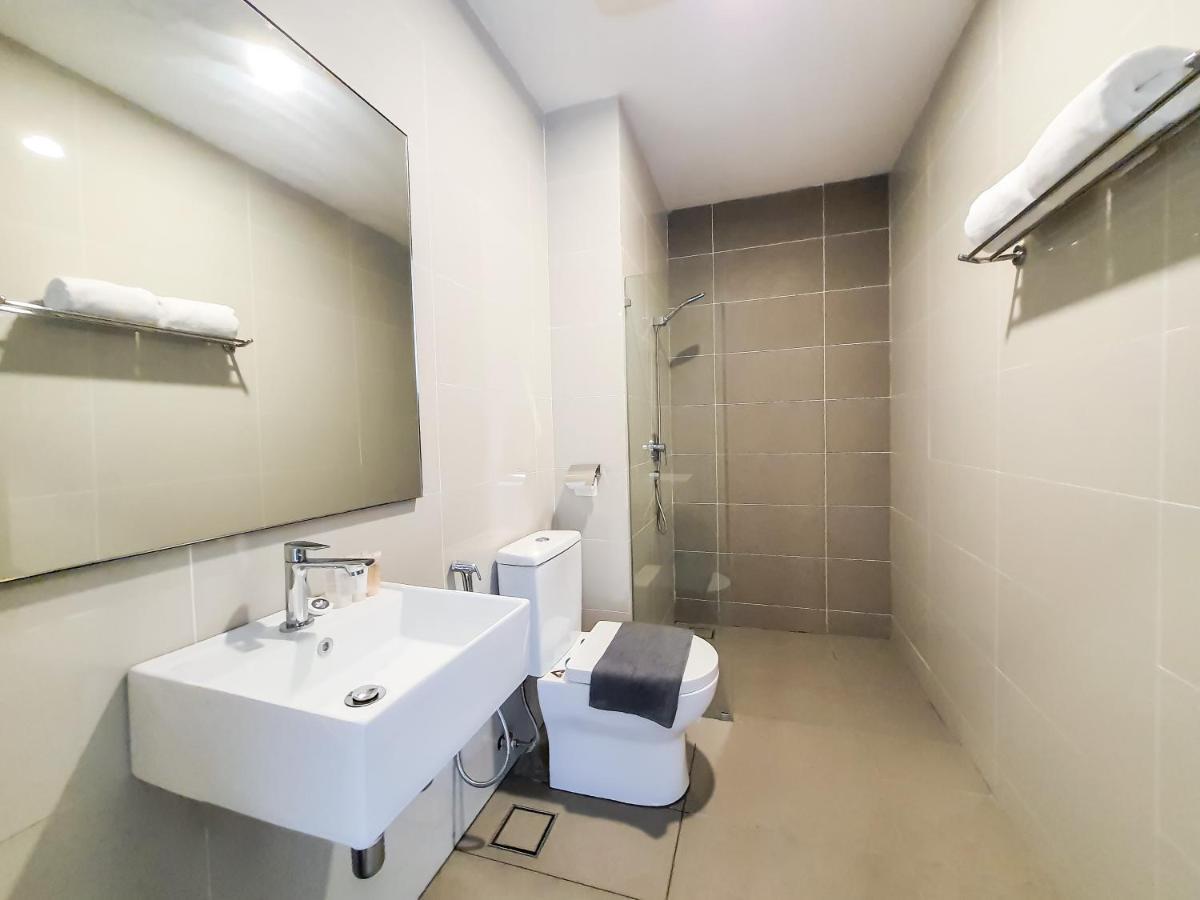 Ramada Suites By Wyndham The Straits ג'והור בהרו מראה חיצוני תמונה