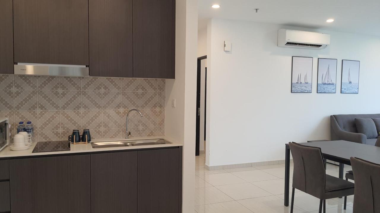 Ramada Suites By Wyndham The Straits ג'והור בהרו מראה חיצוני תמונה