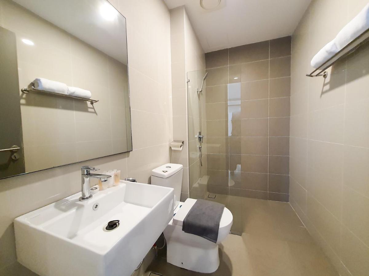 Ramada Suites By Wyndham The Straits ג'והור בהרו מראה חיצוני תמונה