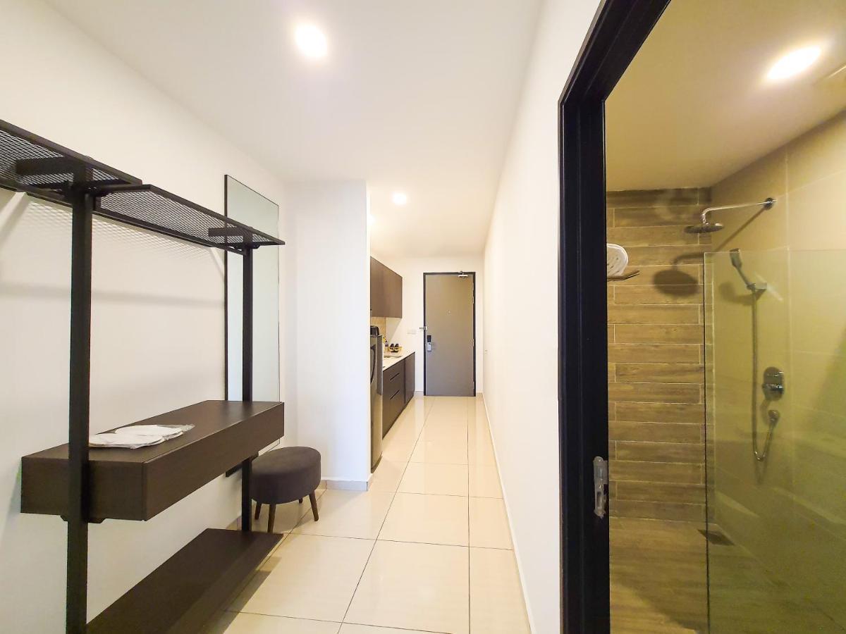 Ramada Suites By Wyndham The Straits ג'והור בהרו מראה חיצוני תמונה