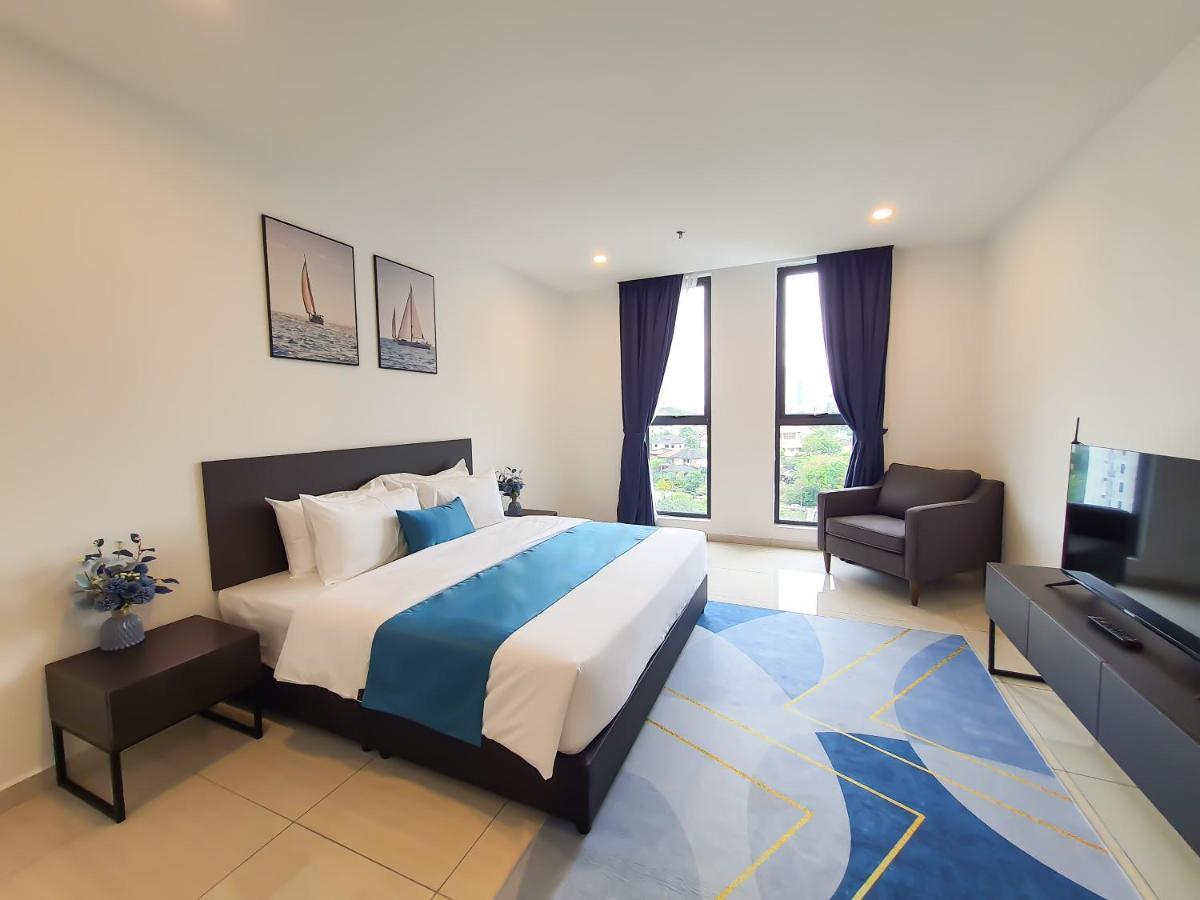 Ramada Suites By Wyndham The Straits ג'והור בהרו מראה חיצוני תמונה