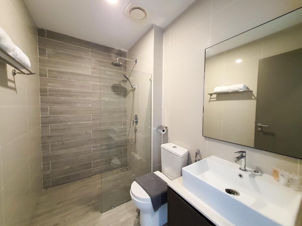 Ramada Suites By Wyndham The Straits ג'והור בהרו מראה חיצוני תמונה