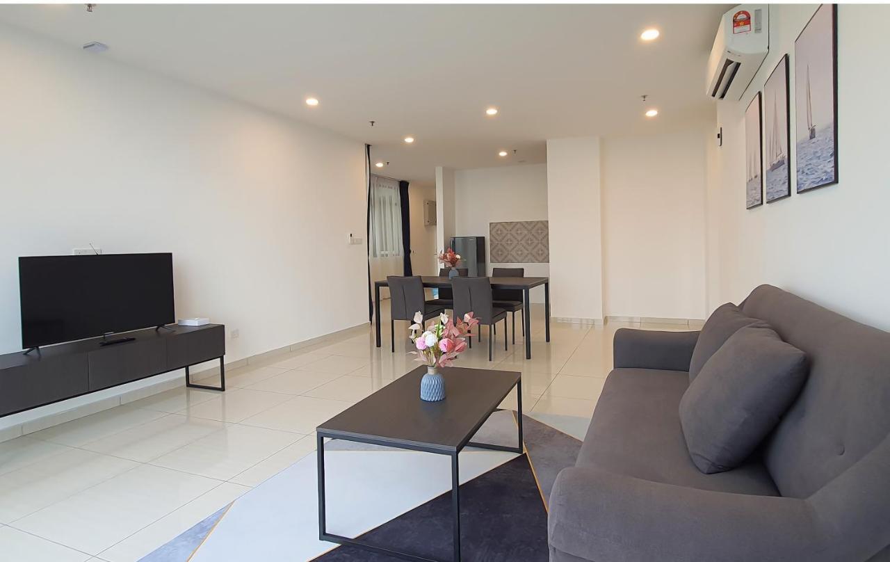 Ramada Suites By Wyndham The Straits ג'והור בהרו מראה חיצוני תמונה