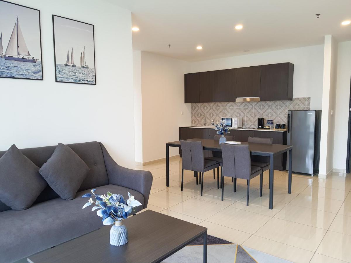 Ramada Suites By Wyndham The Straits ג'והור בהרו מראה חיצוני תמונה